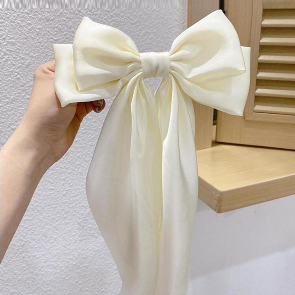 Silky Bow Hair Clip 🎀 - Picture 2 of 3